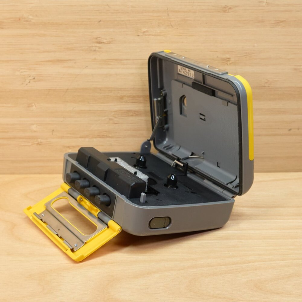 Sony Walkman Sports WM SXF10 Portable Radio and Cassette PLayer, Yellow - Picture 8 of 10